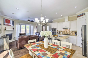 Spacious Houston Townhouse about 17 Mi to Dtwn!